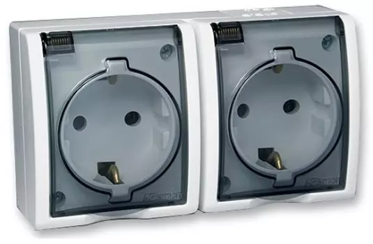 Розетка Simon 1594433-030 Simon 15 Aqua Белый 2-я с/з с крышкой наружная,IP54