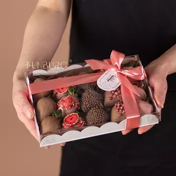 Набор клубники в шоколаде «Blush» M