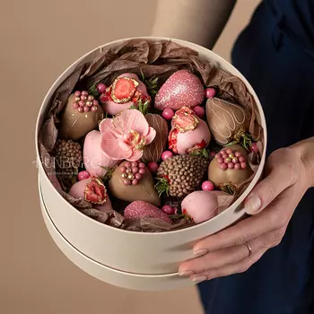 Набор клубники в шоколаде «Lovely»