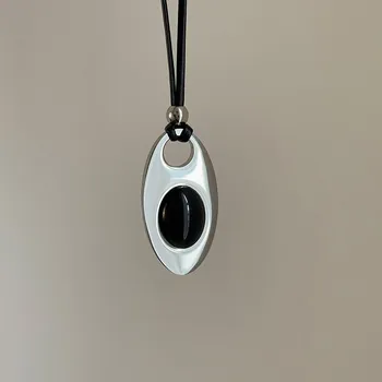 Niche Design Sense Круглое ожерелье из металлической смолы с подвеской Женское простое модное темпераментное универсальное ожерелье на шею Цепочка для свитера