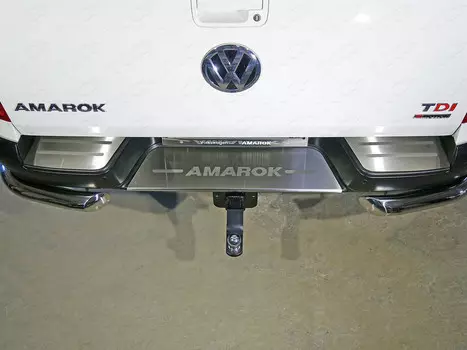 Накладки на задний бампер (лист шлифованный надпись Amarok) Компания ТСС VWAMAR17-50 Volkswagen Amarok 2016-