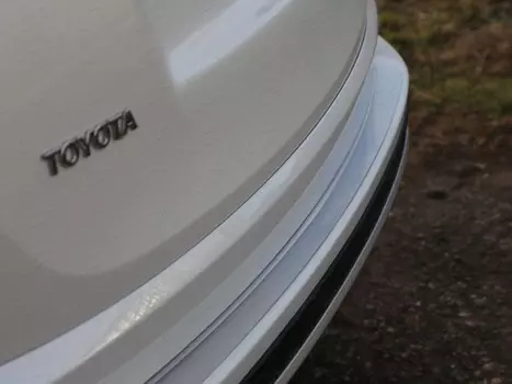 Накладки на задний бампер (лист шлифованный надпись RAV4) ТСС TOYRAV15-09 для Toyota RAV4 2015-