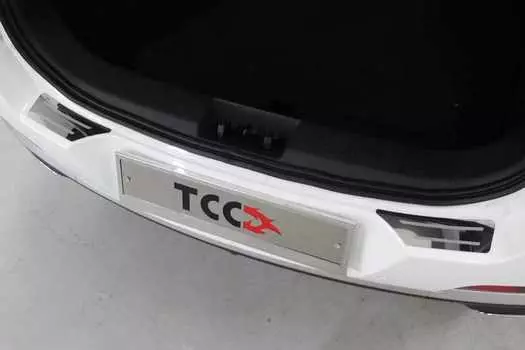 Накладки на задний бампер (лист зеркальный с полосой) TCC CHERTIG7P20-06 Chery Tiggo 7 Pro 2020