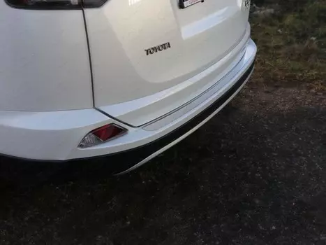 Накладки на задний бампер (лист зеркальный) ТСС TOYRAV15-06 для Toyota RAV4 2015-
