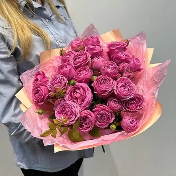 WISTERIA Букет из 9 малиновых кустовых роз