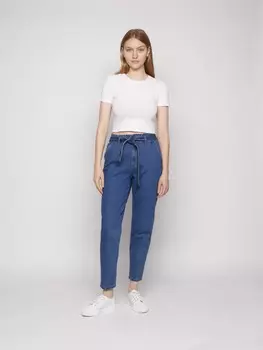 Джинсы силуэта Mom Fit с поясом