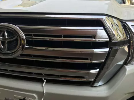 Хромированные накладки на радиаторную решетку Land Cruiser 2016