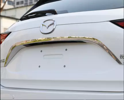 Хромированная накладка на багажную дверь над номером для Mazda CX-5 2017 -