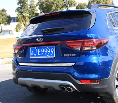 Хромированная накладка на кромку багажной двери для KIA Rio X-Line 2017 -