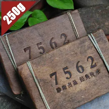 2008 Menghai 7562 Спелый пуэр Китайский Шу Пуэр Кирпичный пуэр 250 г Упаковка из листьев бамбука