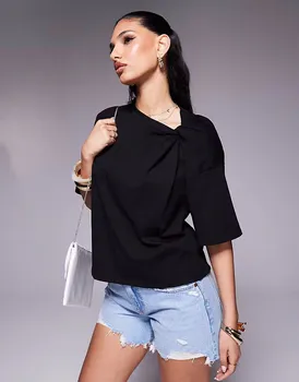 Футболка ASOS DESIGN с перекрученными плечами черного цвета