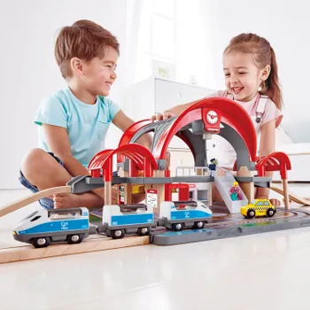 Игровой набор Hape "Станция Гранд Сити"