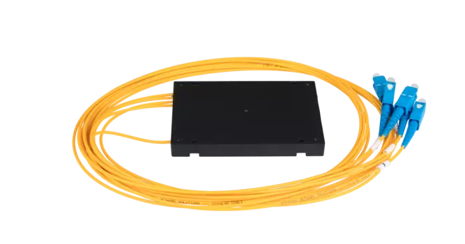 Сплиттер планарный NIKOMAX NMF-SPP1X4A1-SCU-B, портов: 4, одномодовый 9/125мкм, стандарта G657.A1, SC/UPC, стандартный корпус, с равным коэффициентом деления, 2 мм, пластик, черный (NMF-SPP1X4A1-SCU-B)
