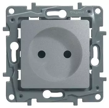 Розетка 2К Legrand Etika 16A 250V б/з со шторками винтовой зажим алюминий 672434