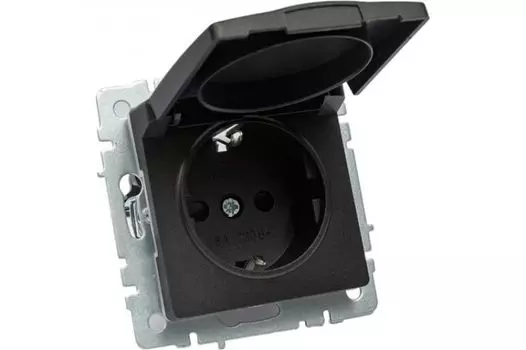 Розетка IEK BR-R16-16-44-K02 BRITE РСбш10-3-44-БрЧ 16А IP44 с заземл. защ. шторки с крышкой черная