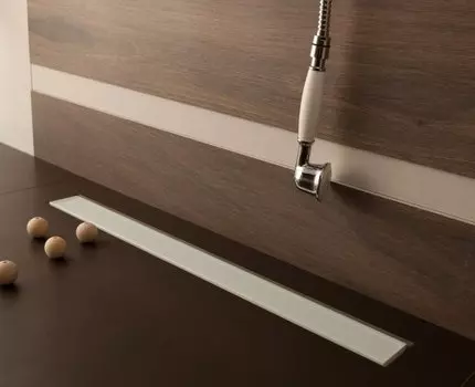 Душевой лоток Pestan Confluo Frameless Line 45 черное глянцевое стекло, хром матовый