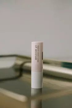 Бальзам на основе цветочных ферментированных экстрактов WHAMISA Organic Flowers Lip Moisture (Natural Fermentation) 4g