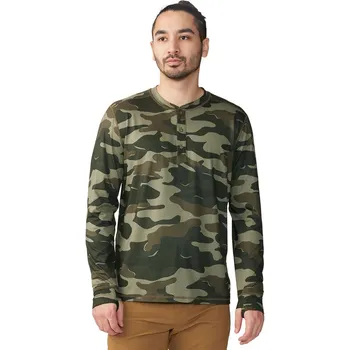 Чил экшен лонгслив Mountain Hardwear, цвет dark pine trees camo print