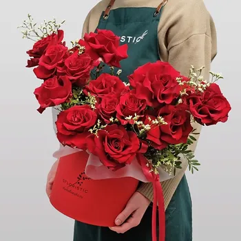 STUDIO FLORISTIC Композиция из Роз Эквадор «Очаг Любви»