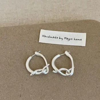 Серьги-гвоздики из матового металла с узлом, женские, нишевые, дизайнерские, с чувством индивидуальности, модные, уникальные, темпераментные, универсальные серьги для поездок на работу