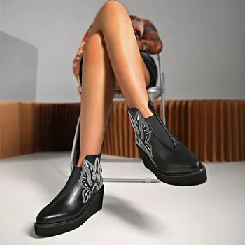 Large fashion boots 2024 autumn and winter new item independent station retro embroidery retro short leather boots for women 36 коричневый