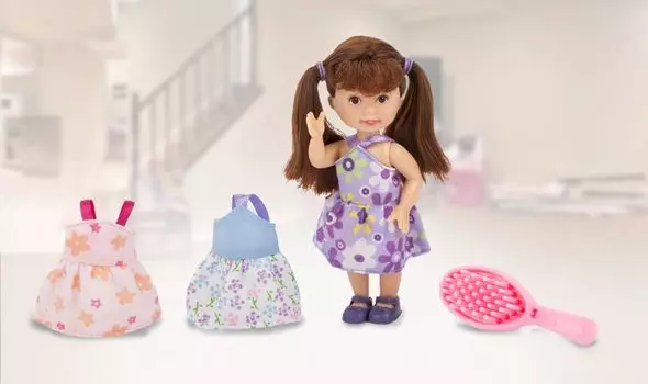 Игровой набор – Модница, брюнетка с одеждой