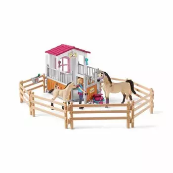 Игровой набор - Стойло с арабской лошадью и жеребенком, конюхом