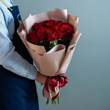 ЦВЕТНИК ЦВЕТЫ И ПОДАРКИ Букет из 11 красных роз Эквадор премиум упаковке