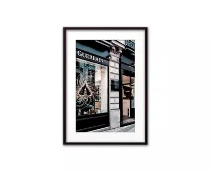 Постер в рамке Витрина Guerlain 21х30 см (белый, черный, 30)
