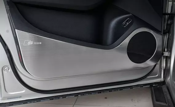 Защитные накладки на внутреннюю поверхности двери для AUDI Q5 2016 -