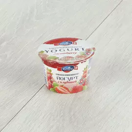 Йогурт греческий Emmi с клубникой 1,5% 100 г