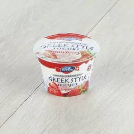 Йогурт греческий Emmi с клубникой 2% 150 г