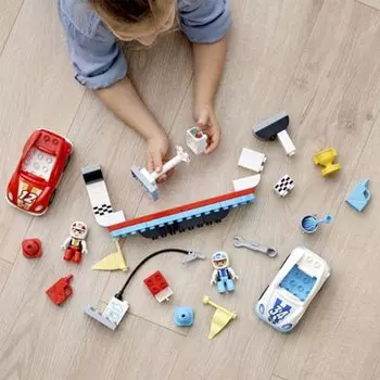 Конструктор LEGO Duplo 10947 Гоночные машины