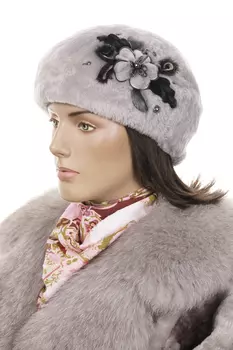 Шапка женская из мутона