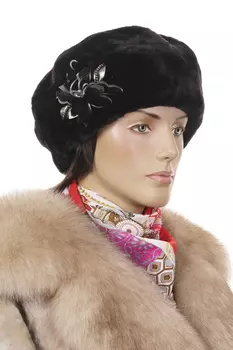 Шапка женская из мутона