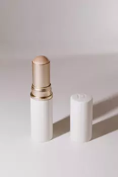Универсальный сияющий стик для лица hince True Dimension Radiance Balm [LT001 Light] 10g