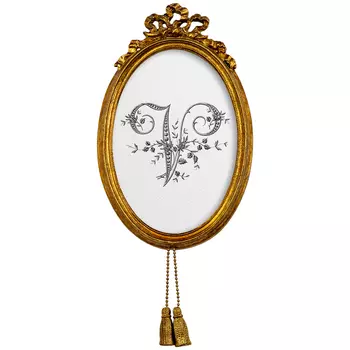 Картина «монограмма буквы v» в раме «жаклин» (object desire) белый 12x19x2 см.